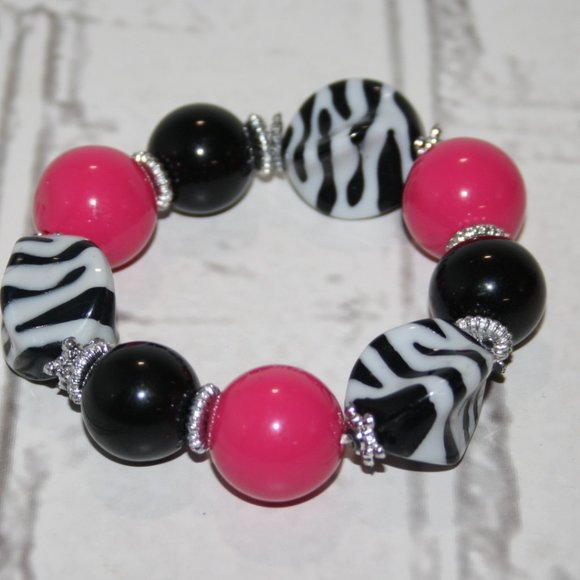 Vintagejelyfish Jewelry - Hot pink, black and Zebra chunky beaded bracelet 8"